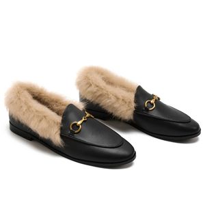 Kvinnor Mens Sliipers loafers unisex designer vinter pälsläder sammet loafers med päls storlek eur34-46 hästbitar män damer lyxlägenheter skor många stilar