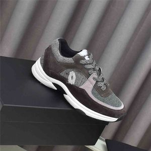 Design de luxo Sapatos de boliche Channel 2023 Men e mulheres da moda Letter Letter Logo Casual Outdoor Sports Running Shoes 04-023