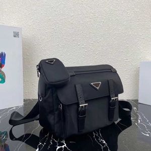 Big Bag Borsa ve Tracolla in Re Naylon Designer Postman Bag Flap Smalto Metallo Triangolo Logo with Tasca e Grande Scoparto Uomo ve Donna Vacanze Viaggi