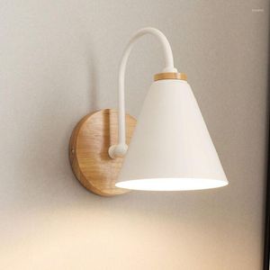 Duvar lambaları Modern LED ahşap demir lamba başucu ışık Nordic Katı Yatak Odası Oturma Odası Koridor Sconce Işıkları Fikstür Dekor Sanat