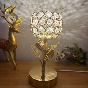 Nattlampor LED Crystal Table Lamp Romantic Rose Light Diamond Petal Atmosphere Bedroom Desk Party Decor USB Power