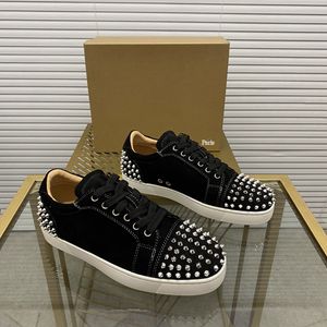 Toppmens Stylish Studded Shoes Handgjorda Real Leather Designer Rock Style Unisex Red Soles Shoes Luxury Fashion Womens Diamond Encrusted Casual Shoe 00139