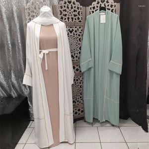 Etniska kläder Solid Minimalist Dubai Kimono Abaya Black White Turkiet Arabiska Mellanöstern Islamiska kvinnor Cardigan Robe Ramadan Eid 2022