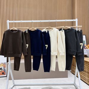 Babykläder kausal designer ess barnkläder sätter pojkar småbarn kläder varm tjock pullover barn väsentliga spårdräkter flickor barn ungdomar huvtröjor i z2pw#