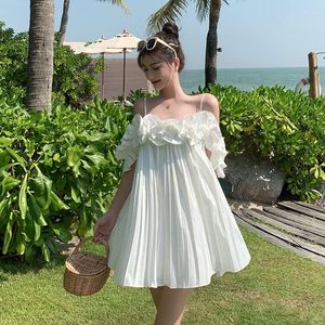 Casual Dresses White Summer Sexig klänning Kvinnor Beach Fashion Vacation Ruffles Axless Short Mini Sweet Fluffy Pleated Vestido Femme