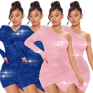 Vestidos casuais 2022 Moda de lantejoulas de lantejas de ombro Slim Fit Sexy Mini vestido mulheres Clube de noite Clube Bodycon verão azul rosa