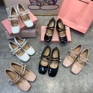 designer balettpumpar klackar mary jane kl￤nning skor patent l￤der block kattunge h￤l svart vit naken slip p￥ pump slingback sandal sp￤nne med p￤rla l￤genheter Mary Janes