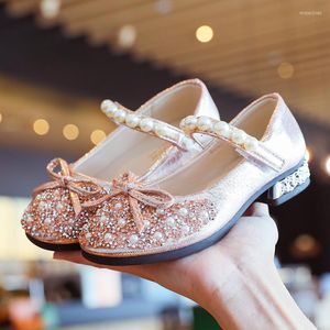 Platta skor Little Girl Dress Dance Party School Princess Crystal Beaded Bow Leather Shoe For Barn Children 3 5 6 8 9 10 11 12 Year