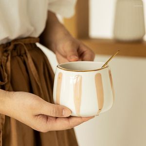 Tazze Nordic Creative 370ml Tazza da caffè in ceramica Utile Acqua Tazza da latte Coppia intarsiata in oro Casa Vacanza Compleanno Bicchieri Articoli regalo