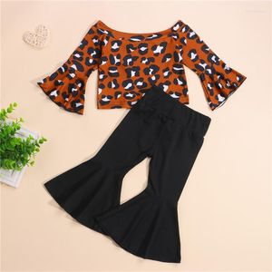 Conjuntos de roupas outono outono 2pcs meninas estampas de leopardo fora de ombro tampas longas de manga longa calças com fundo de sino