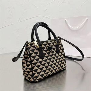 Fabric bag Triangular pattern bags Girls fashion handbag Designer shoulder crossbody purse With long strap256d