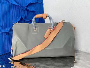 Designer Duffel Bags 2022 Borsa Laser Bagaglio a mano Borse da viaggio di lusso Borsa da uomo impermeabile Tote Ragazzi Stile Unisex Zaini da donna