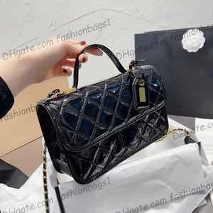 22K Womens Retro Postman Messenger Medium Bags Black Patent Leather Top Hand Totes Diamond Lattice Purse With Badge GHW Crossbody Shoulder Handbags 26X16CM