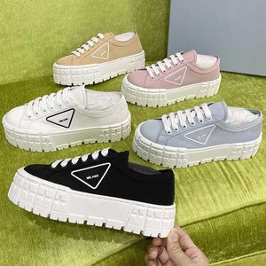 Double Wheel Prades Nylon Gaardine Sneakers Prado Triangle Standard tjock Soled Canvas Shoes Women Lace Up höjande tårta Soled Biscuit Shoes Casual White Shoes