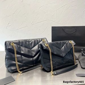 Schaffell-Handtasche, Umhängetasche, Cloud-Schultertaschen, klassischer Buchstabe, Metall-Hardware-Kette, weiche Lederklappe, Handy-Geldbörse, Innentasche mit Reißverschluss, Schwarz