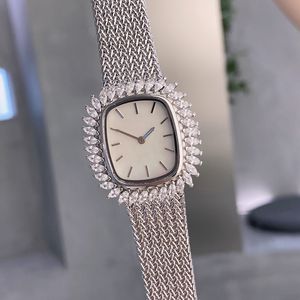 Armband Watch Quartz Movement Women armbandsur 32x30mm Fashion Wristband Business Designer Watches rostfritt st￥l Montre de Luxe