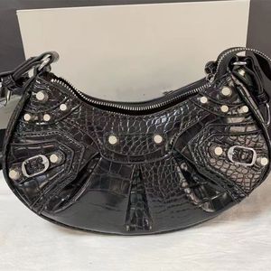 Diseño de lujo Moda Le Cagole Bolsos hechos a mano Bolsos Bolso de hombro Mujer Crossbody Retro Gran capacidad Señora Tote Cosmético Cubo