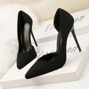 Scarpe eleganti 2022 Fashion Simple Stiletto Camoscio con tacco alto Bocca superficiale sottile Lato appuntito Sexy Hollow Women's Single