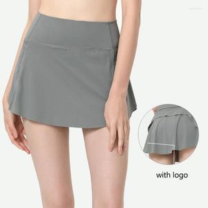 Aktiva shorts med logotyp Kvinnor Fitness Yoga Pants kjolar bifogade h￶g midja Push Up Gym Leggings for Sports Tennis Golf Workout