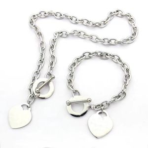 Luxury Designer Stainless Steel Heart Necklace Bracelet Shape Original Fashion Classic Womens Men Bracelet Jewelry Set Birthday Gift