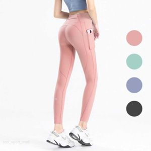 Yogaleggings för kvinnor Byxor med hög midja Sport Höftlyft Elastiska byxor Fitness träningsbyxor Seamless Scrunch Naked Byxa Mjuka joggingbyxor Snabbtorkande Tight Stretch