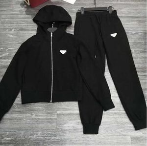 Kadınların Trailtsuits Moda Kadın Terzini 23SS Kadın İki Parça Setleri Stilist Nedensel Hoodie Giyim Stilist Stilist Sıradan Spor Seti Uzun Kollu S-L