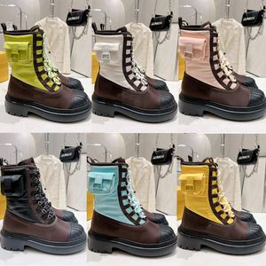 2023 مصممين جدد Half Boots Domino Combat Cowskin paull Fashion Nylon Women's Shoes Lace Up Zip Martin Baguette Booties Swice Bottom Motorcycle Combat