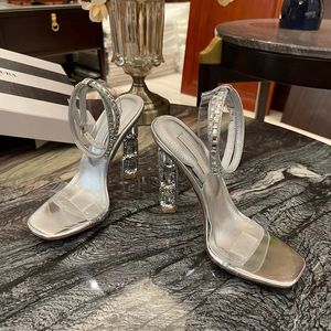 Sier Womens Slim Heels Sandals Fashion Crystal Diamond Super High Heel Dress Shoes 디자이너 신발 웨딩 파티 여성 Sandal PVC Slide