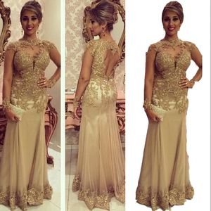 2023 Mother of the Bride Dresses Sexy Champagne Gold Lace Appliques Crystal Beads Long Sleeves Hollow Back Floor Length Plus Size Celebrity Evening Gowns