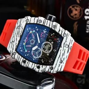 Luxury Mens Watch 35-02 Wspadł z włókna węglowego Automatyczny ruch obserwuje mężczyzn sportowy na rękę gumowy pasek