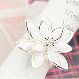 Bröllopsringar Söt blommor Resizable Gold Color Finger Valentine's Day Gift Jewelry 2022 Lotus Open for Women