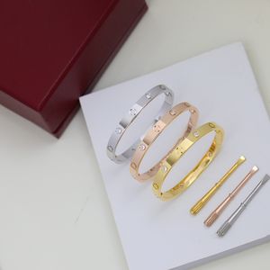 dames gouden diamanten armband Mens gepersonaliseerde armband ontwerper sieraden kwaliteit Titanium legering materiaal Zweetbestendig vervagende dames houden van armbanden