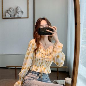 Kadın bluzları Kadınlar 2022 Sonbahar Kısa Kare Boyun Fransız Kırpılmış Çiçek Bluz Uzun Kollu Bir Kelime Yakası İnce Şifon Gömlek