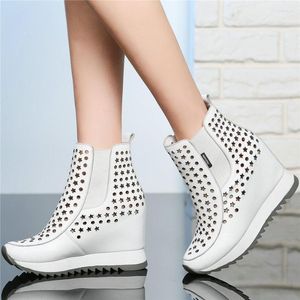 Sandaler Punk Creepers Women Hollow äkta läderkilar Hög häl Gladiator Kvinnlig sommarövergång Tå mode Sneakers