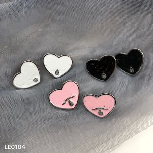 Candy Color Love Design Stud￶rh￤ngen Fashion For Man Woman Invertered Triangle P Letter Inlay Designers Jewelry PE1 --02 Party Valentine's Day Gift