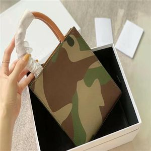 Specialiserad modedesigner Triomphe Mini Cabas Totes Camouflage Små kvinnor Mobiltelefon Tote Läderhandtag Klaff Lång remmen Bör 227R