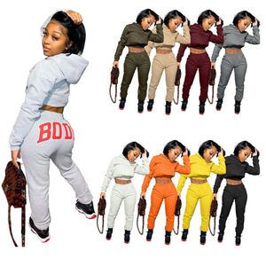 2024 Tasarımcı Kadın Takipler Polar İki 2 Parça Set Kadın Takip Vücut Baskı Gündelik Sweatsuits Femme Kıyafet Hoodies Pantolon Toptan Sonbahar Kış Giysileri 8546