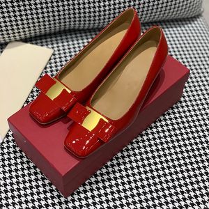 المصممين الكعبين Luxurys Women Dress Shoes Heel Sandals الكلاسيكية متعددة الاستخدامات حفلات زفاف براءة اختراع جلدية عالية الكعب 2.5 سم 4.5 سم مريح جدا جيد جدا