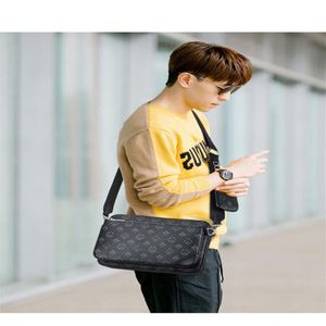 Men Bolsas Crossbody para Bolsos de Luxo Bolsos Business Sac Elegant Letras Messenger Classic Mochila Casual Diário Bag Women Handba1832