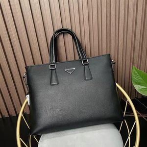 2021 Designer Bags Portf￶lj Laptop Bag Sacoche Homme Classic Men and Women Sports Soft Leather Elegant Simple Fashion Travel Hand293z