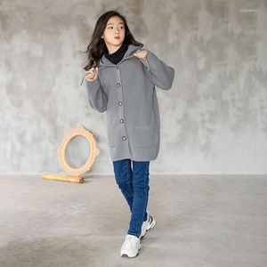 2022年秋の冬の女の子編みコートカーディガンチルドレンファッションロングジャケット服の子供たちの厚いセータートップチャイルドジャケット