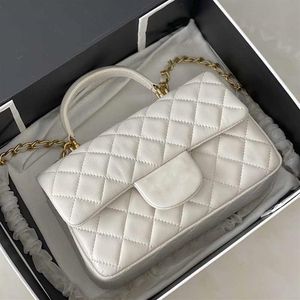 20 cm Fashion Ladies Designer väskor Högkvalitativ vit svart fårskinn axelväska handväskor läderhandtag klassisk handväska gyllene c2508