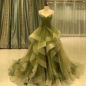 2023 Olive Green Prom Kleider Designer Rüsche Tüllrock formelle Frauen Abend GOWS Spaghetti -Träger Prominente Outfits