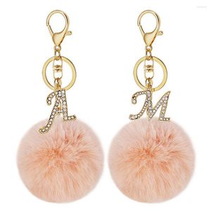 Keychains 26 Letter Rhinestone Alloy Keychain Charm Girls Pink Pompom Key Ring Car Holder Women Bag Ornament Accessoreis Gift