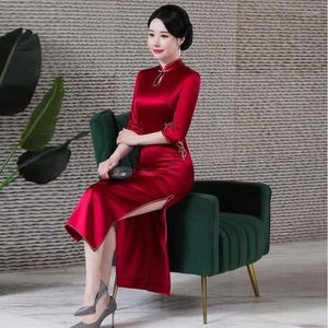 Etnik Giyim Sonbahar Kış Kış Çin Stili Kadife Seksi Cheongsam Diz Uzunluk Elbise Kırmızı Eleglant Women Bodycon Vintage Nakış