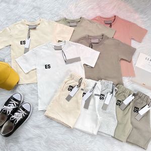 Barn ess designer pojkar t-shirts shorts set set babykläder flickor sommar ren bomullskläder