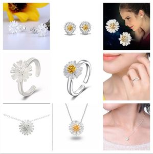 Patrzenie 925 STERLING SREBRNE Zestawy biżuterii Daisy Pierścień Kobieta Słońce Flower Uclear Charms Naszyjka Bransoletka 10pcs/Lot