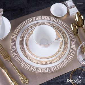 Tallrikar Fullt bordsartiklar av Bone China Gold Knife Fork Spoon Ceramic Luxury Serving Dinner Set Assiette Cookware Set