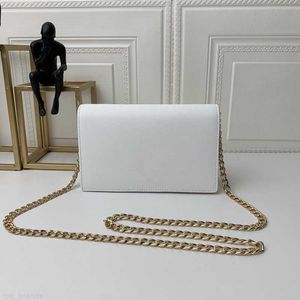 Una borsa a tracolla bianca di design per ragazze con una deliziosa borsa da sposa inclinata con top in pelle di lusso