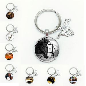 Semplice gotico in bianco e nero cavallo coppia catena arte foto vetro cabochon ciondolo portachiavi animale regalo fatto a mano